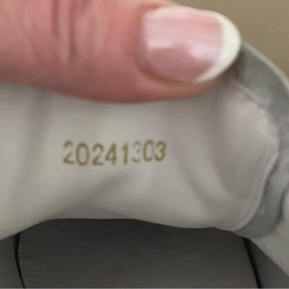 Alexander McQueen White and Gold Detail Sneakers - Picture 7 of 9